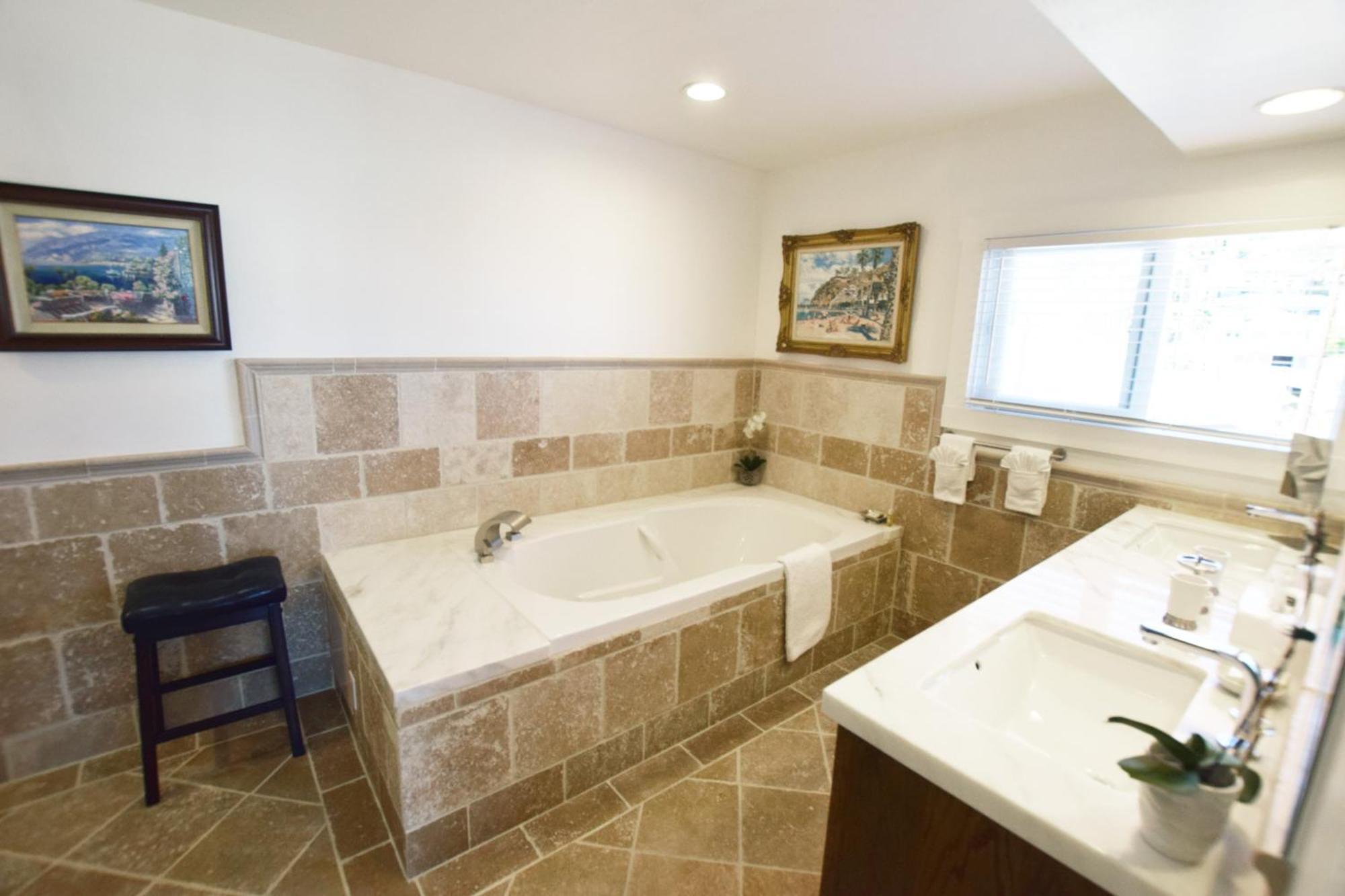Catalina Courtyard Suites Avalon Extérieur photo